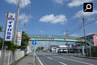 おもちゃの町歩道橋―昼